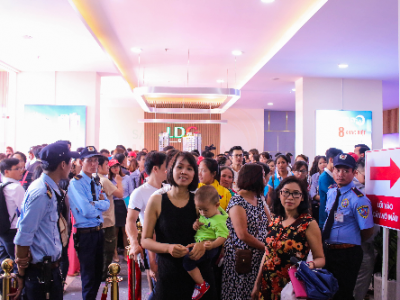 Hàng trăm người tham quan khu căn hộ mẫu thông minh Saigon Intela